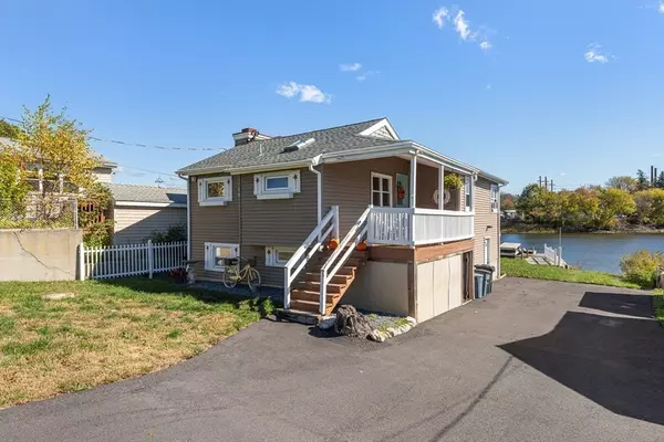 Swansea, MA 02777,30 Front St