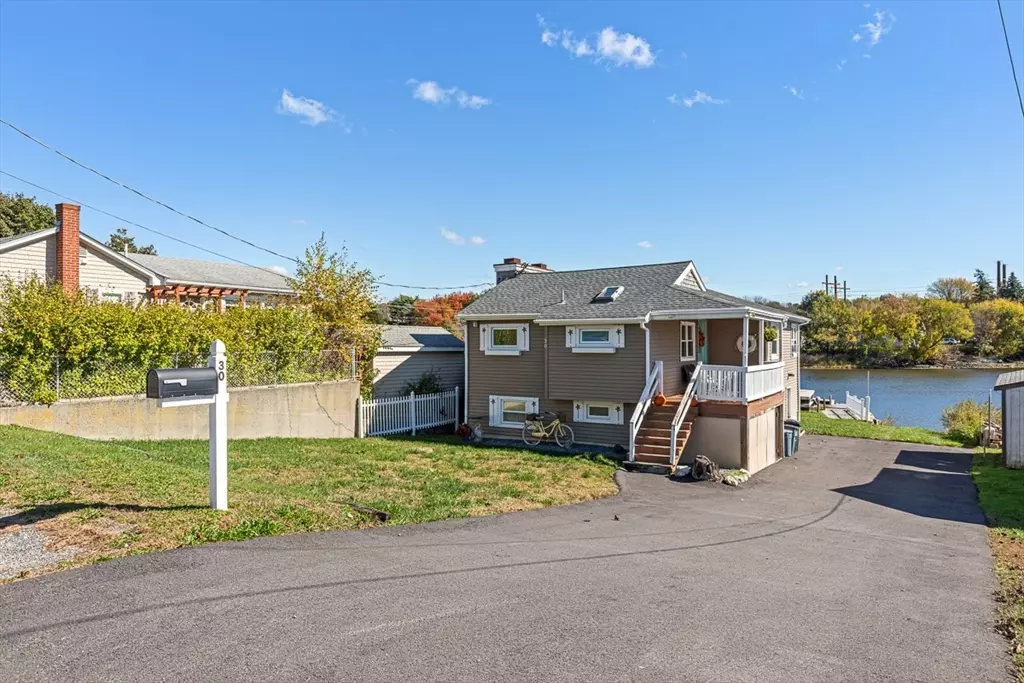 Swansea, MA 02777,30 Front St