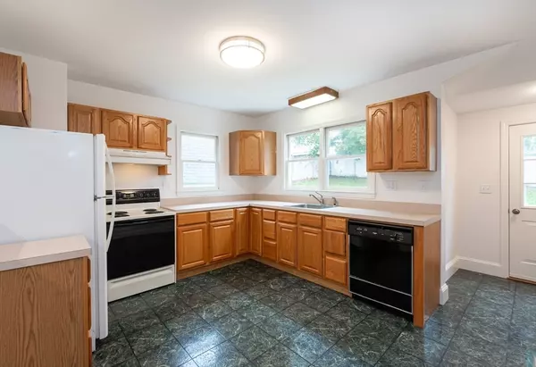 Amesbury, MA 01913,4 Clark