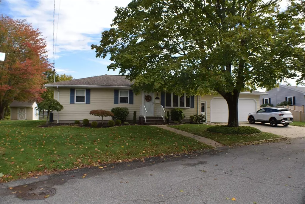 Somerset, MA 02726,122 Robin Ln