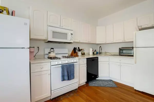 Newton, MA 02467,62 Algonquin Rd #1