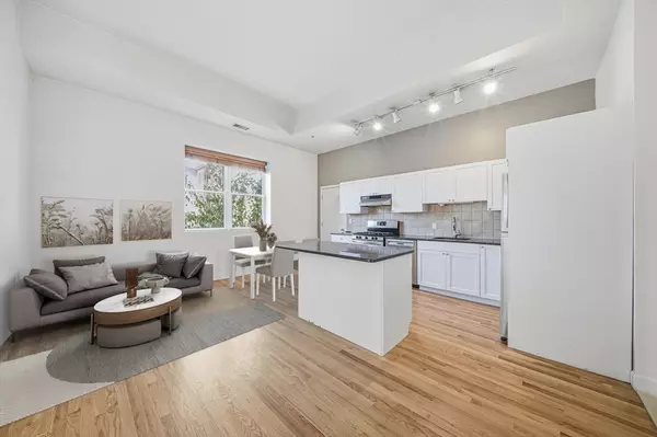 Boston, MA 02128,156 Chelsea St #103