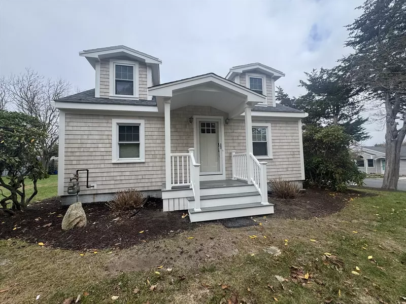 82 Raymond St, Fairhaven, MA 02719