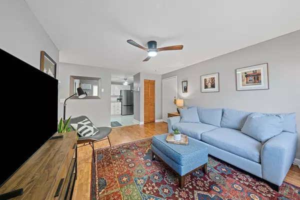 45 Macy St #301C, Amesbury, MA 01913
