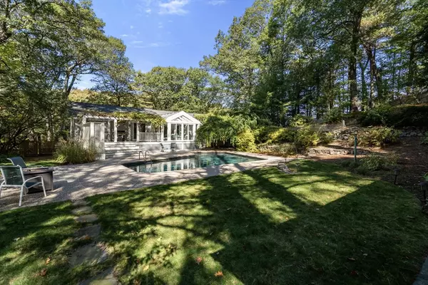 Weston, MA 02493,60 Rolling Ln