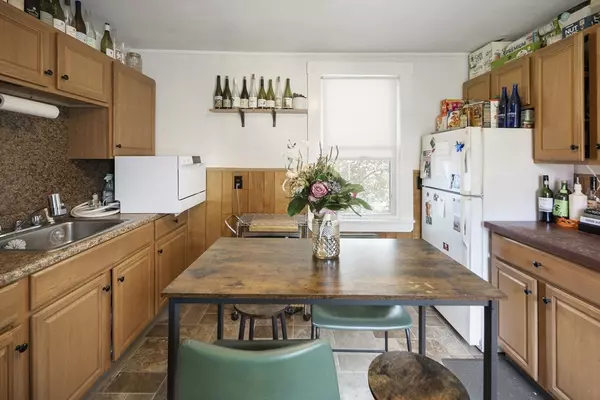 Somerville, MA 02143,38 Spring St #2R