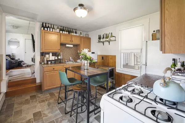 Somerville, MA 02143,38 Spring St #2R