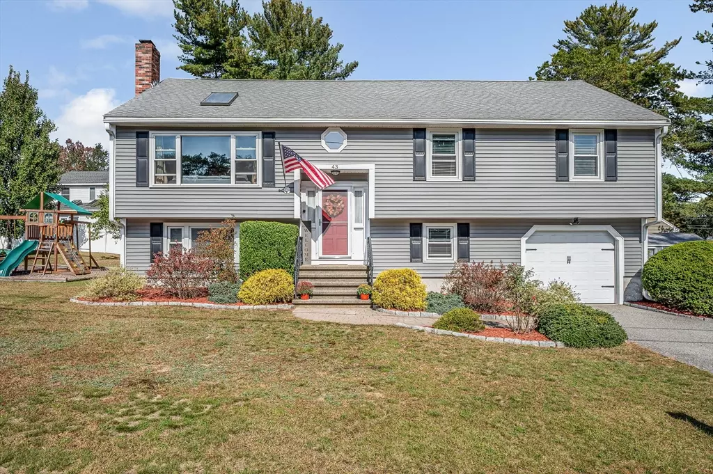 Tewksbury, MA 01876,43 Palm Dr