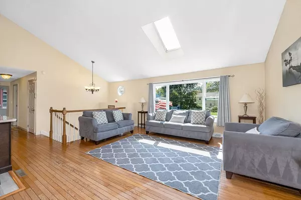 Tewksbury, MA 01876,43 Palm Dr