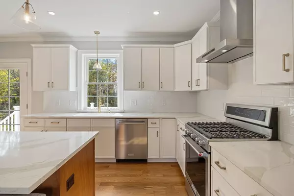 Amesbury, MA 01913,5 Moncrief Street #5