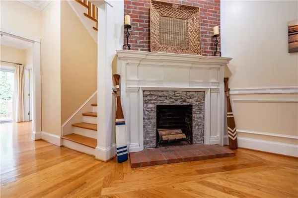 Narragansett, RI 02882,7 Gibson Ave. #7