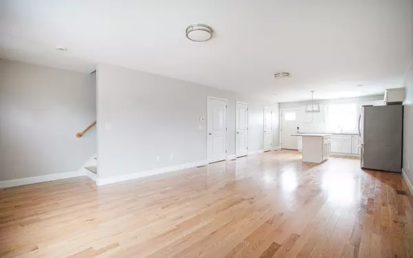 Holyoke, MA 01040,2 Vernon St #3