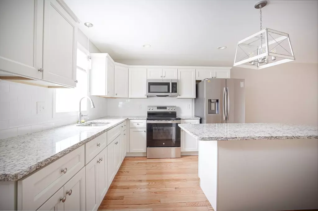 Holyoke, MA 01040,2 Vernon St #3