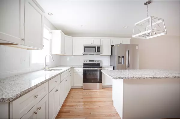 2 Vernon St #3, Holyoke, MA 01040