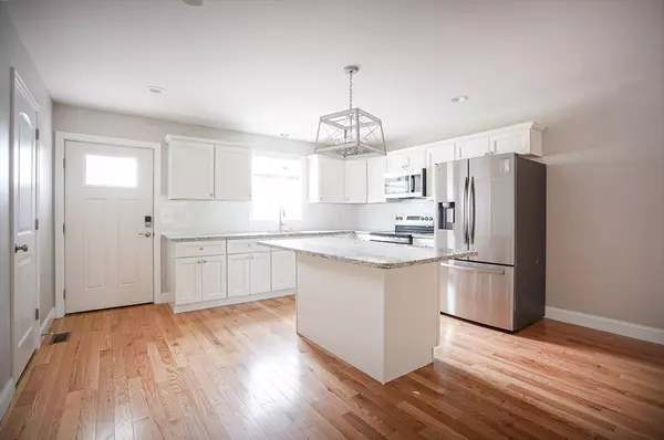Holyoke, MA 01040,2 Vernon St #3