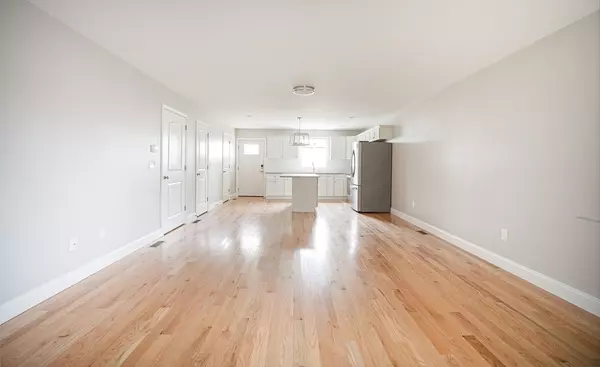 Holyoke, MA 01040,2 Vernon St #3