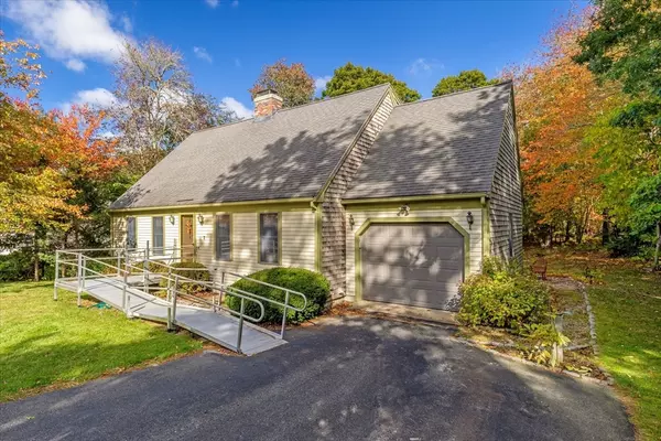 Mashpee, MA 02649,7 Sandy Way