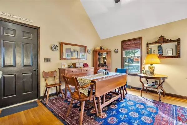 Mashpee, MA 02649,7 Sandy Way