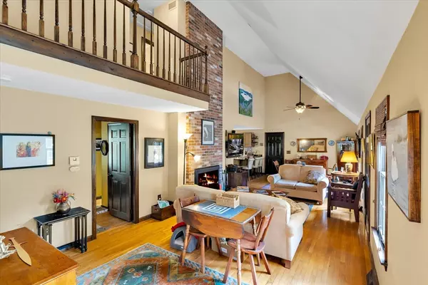 Mashpee, MA 02649,7 Sandy Way
