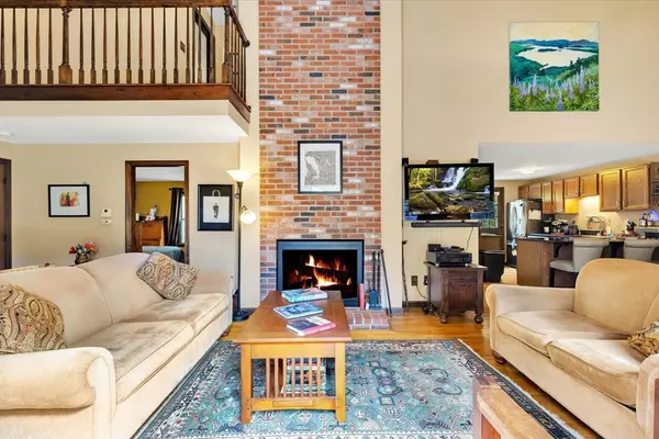 Mashpee, MA 02649,7 Sandy Way