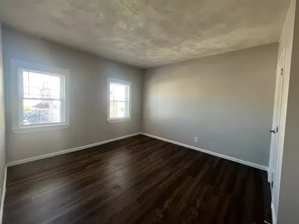 Waltham, MA 02453,268 River St #2