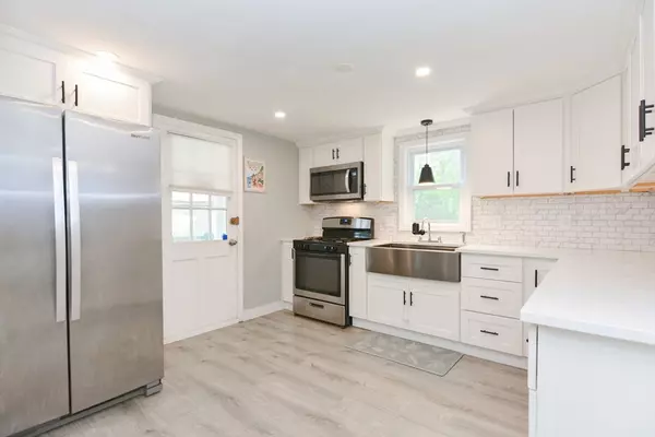 8 Roberts Rd, Ashland, MA 01721
