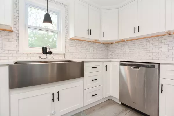 Ashland, MA 01721,8 Roberts Rd