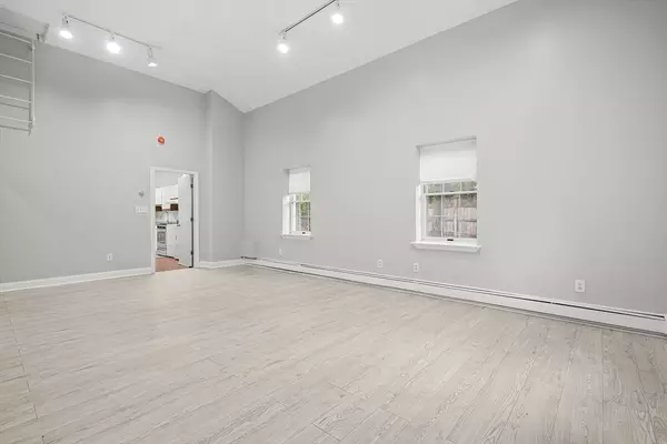 Wellesley, MA 02481,460 Worcester Street