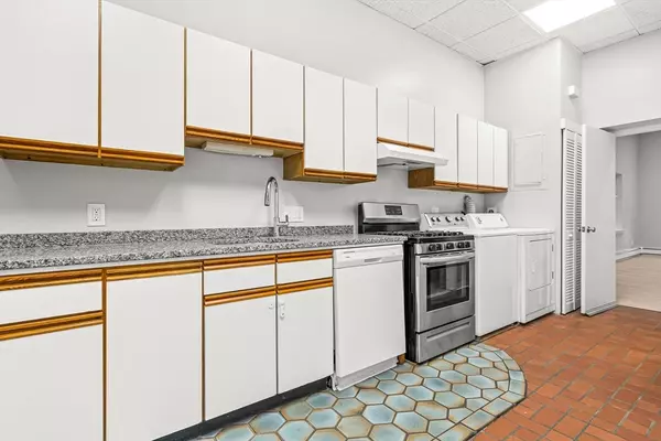 Wellesley, MA 02481,460 Worcester Street