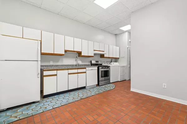 Wellesley, MA 02481,460 Worcester Street