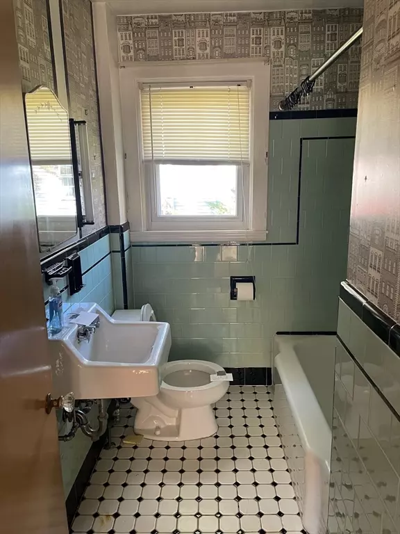 North Attleboro, MA 02760,27 Taylor St