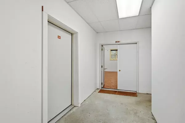 Hatfield, MA 01038,131 Main St #105