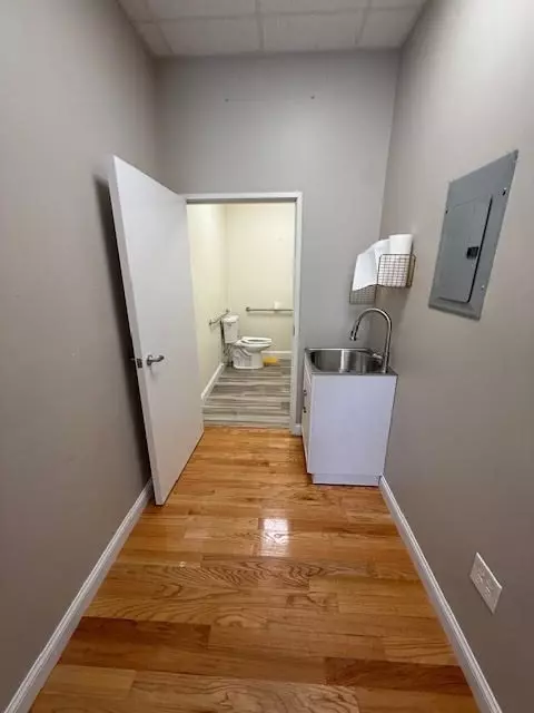 Waltham, MA 02453,580 Moody St #Retail-3