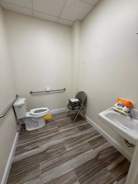 Waltham, MA 02453,580 Moody St #Retail-3