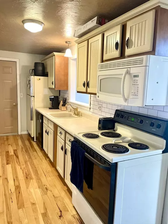 Leicester, MA 01542,1098 Stafford Street #9