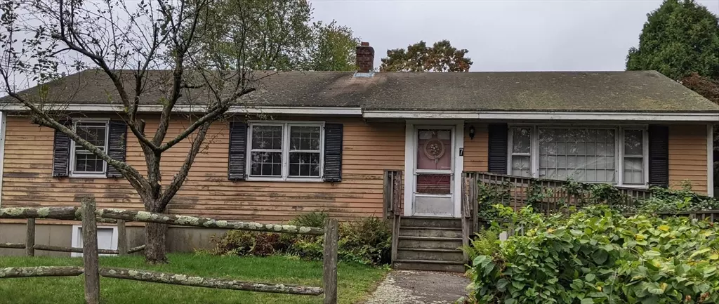 7 Hamilton St, Framingham, MA 01701