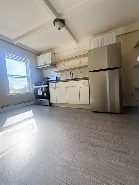 102 Warren St #3, Lynn, MA 01905