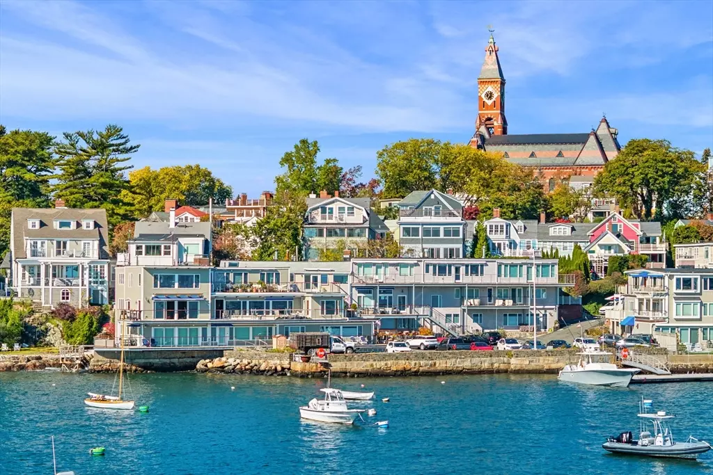 Marblehead, MA 01945,24 Lee Street #B10