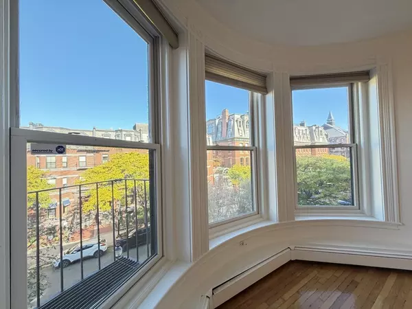 Boston, MA 02116,218 Newbury Street #3M