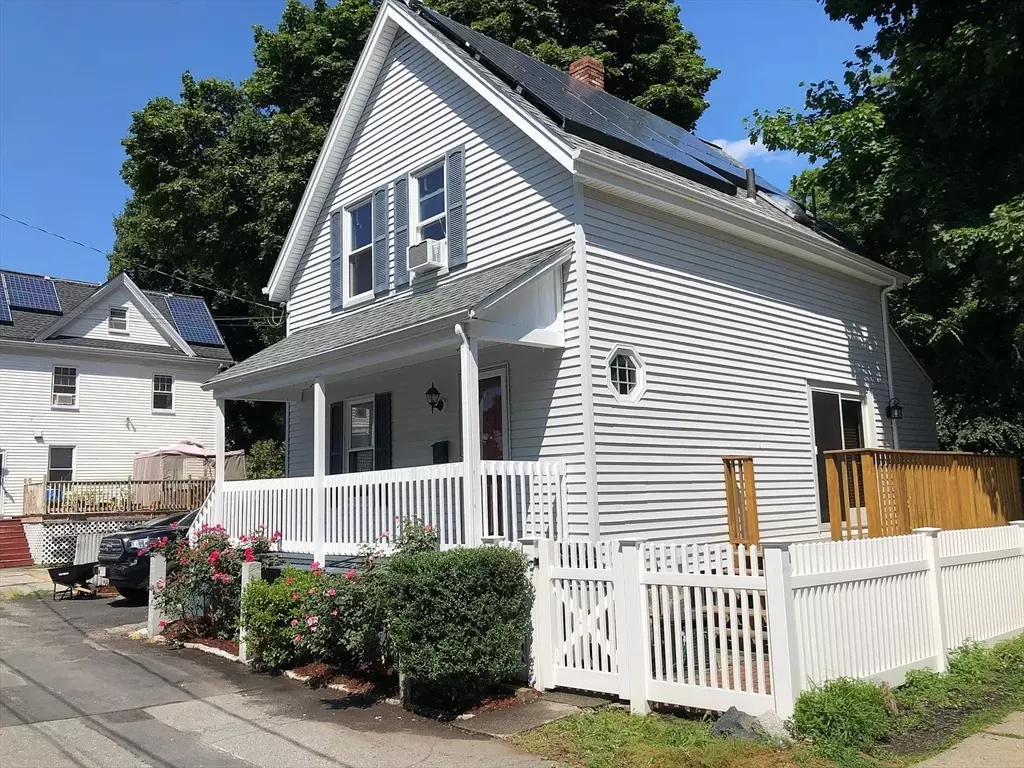 Stoneham, MA 02180,1 Webster Ct
