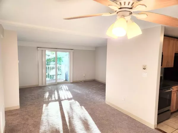 Natick, MA 01760,11 Post Oak Lane #6