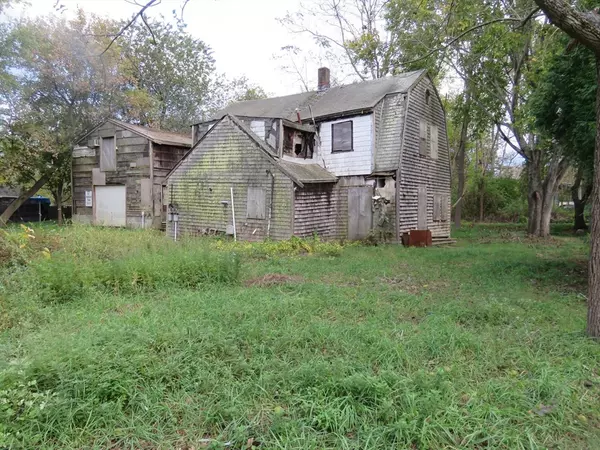 Acushnet, MA 02743,44 Bernard St