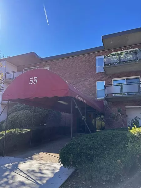 55 Broadlawn Park #17, Newton, MA 02467