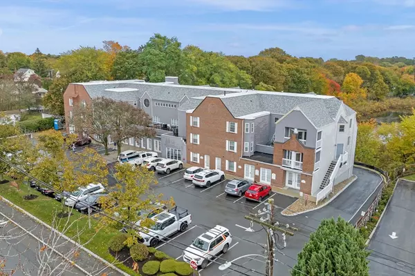 Marblehead, MA 01945,212 Humphrey Street #205