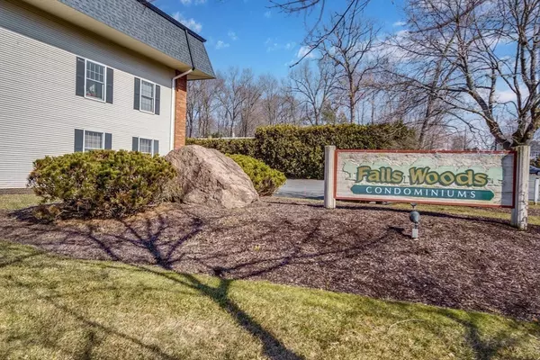 South Hadley, MA 01075,41 W Summit St #38
