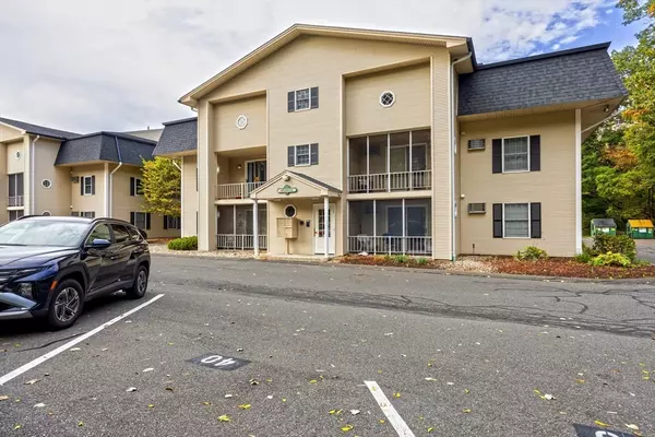 South Hadley, MA 01075,41 W Summit St #38