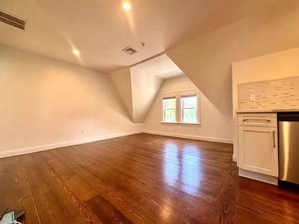 Waltham, MA 02453,19-21 Bellevue St #3