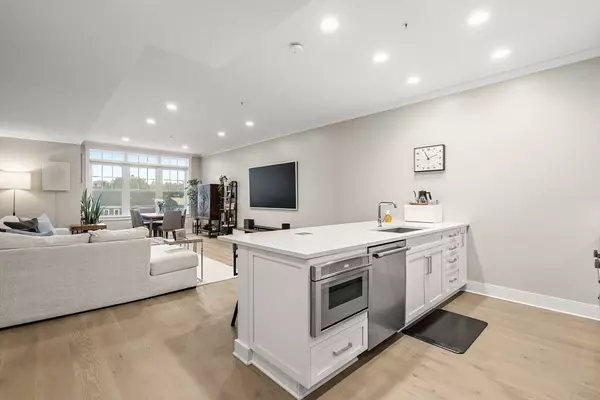 Somerville, MA 02144,353 Summer #310