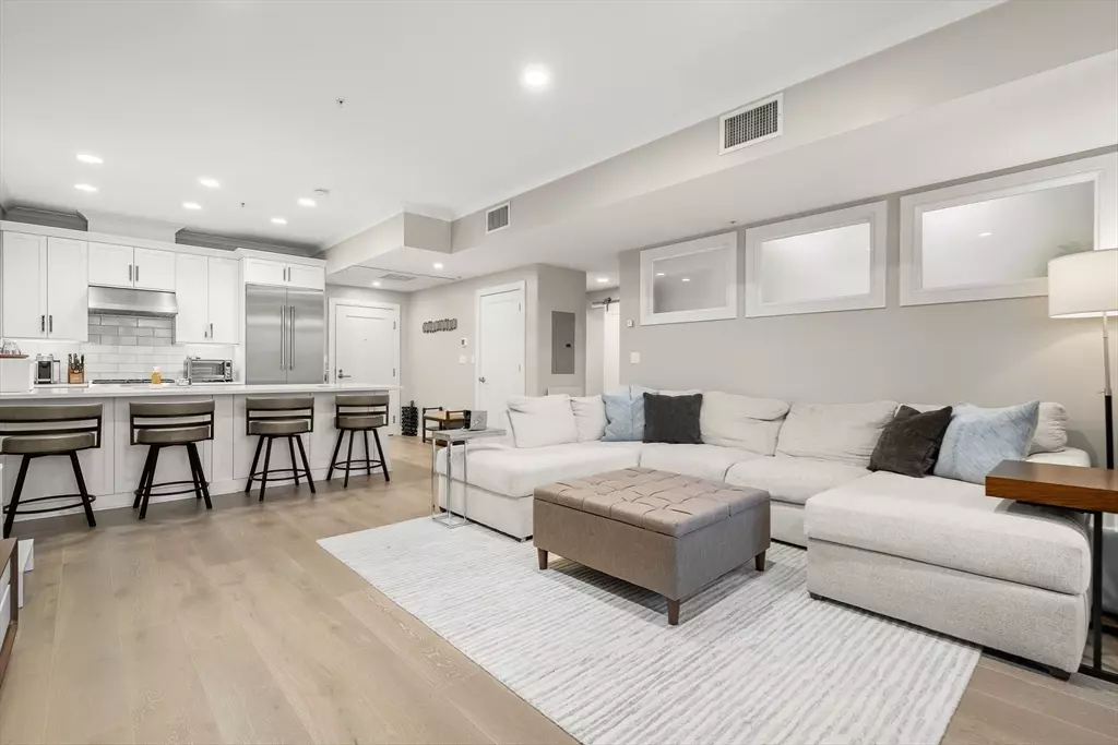 Somerville, MA 02144,353 Summer #310