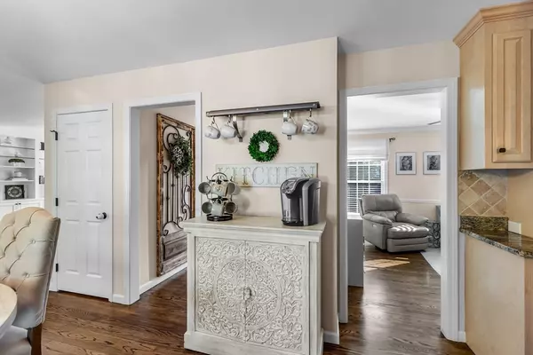 East Longmeadow, MA 01028,31 Canterbury Cir